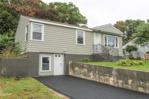176 Pilgrim Ave, Coventry, RI 02816-4219