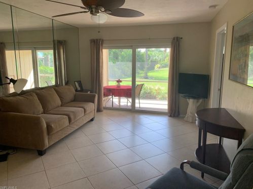 1089 Pine Isle Ln, Naples, FL 34112-6183