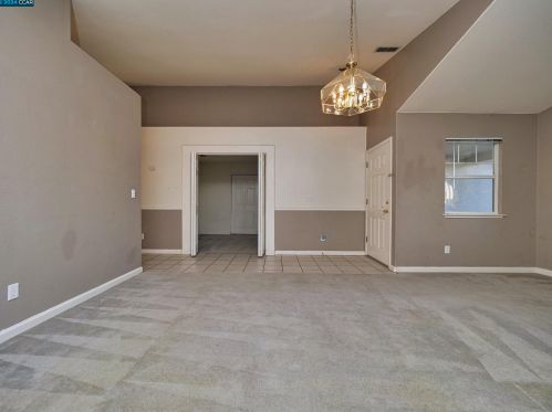 1062 Schadeck St, Manteca CA  95336-5956 exterior