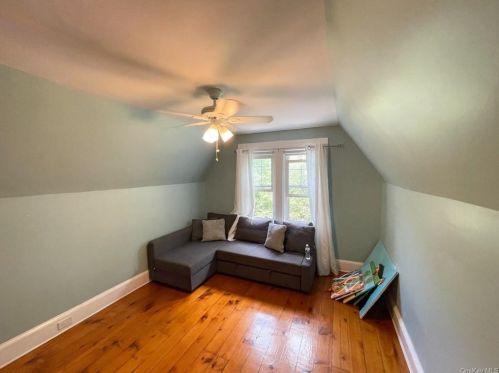 2 Linden Pl, Middletown NY  10940-4824 exterior