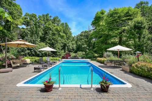 5 Augusta Pl, White Plains NY  10603-1901 exterior