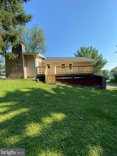 452 Biscayne Rd, Lancaster PA  17601-3049 exterior