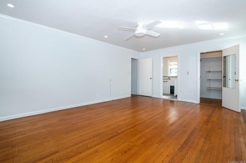 353 Hussey Rd, Mount Vernon NY  10552-2305 exterior