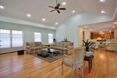 1774 Pleasantville Rd, Briarcliff NY  10510-1116 exterior