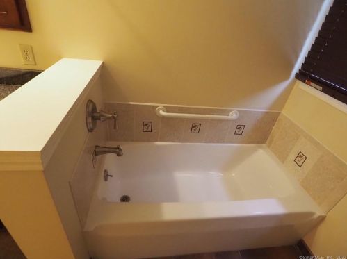 96 Strawberry Ln, Manchester CT  06040-6932 exterior