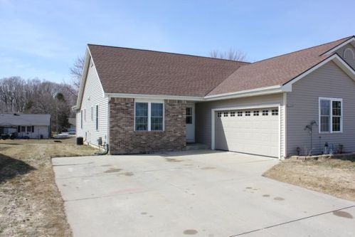 113 Meadow Lakes Dr, Random Lake, WI 53075-1683