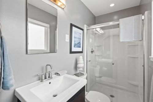 1128 Manzanita Dr, Pacifica CA  94044-4347 exterior