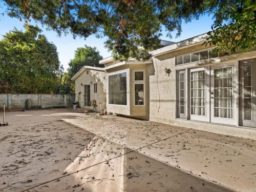 7356 Leescott Ave, Van Nuys CA  91406-2629 exterior