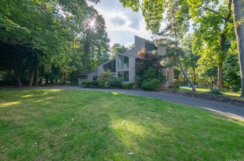 207 Spook Rock Rd, Airmont, NY 10901-3606