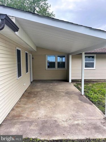 124 Hannold Blvd, West Deptford NJ  08096-1815 exterior