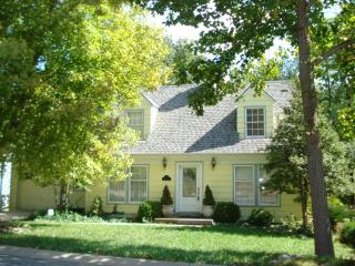 5427 Mission Rd, Shawnee Mission KS  66205-2720 exterior