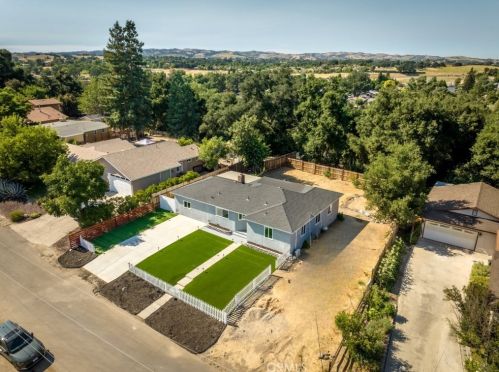 720 Gough Ave, Templeton, CA 93465-5004