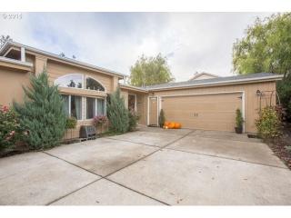 3429 Lake Vanessa Cir, Salem, OR 97304-9550