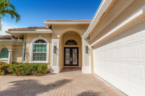 8801 One Putt Pl, Fort Pierce FL  34986-3068 exterior