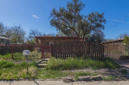 1137 Yucca St, Tucson, AZ 85745-2357
