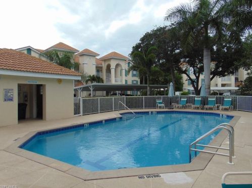 585 Club Side Dr, Naples FL  34110-6027 exterior