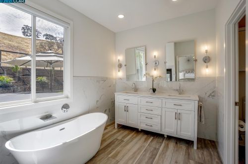 1046 Rolling Woods Way, Concord CA  94521-5400 exterior
