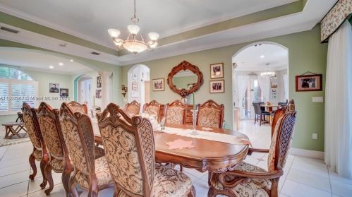 15963 79th Pl, Hialeah FL  33016-6647 exterior