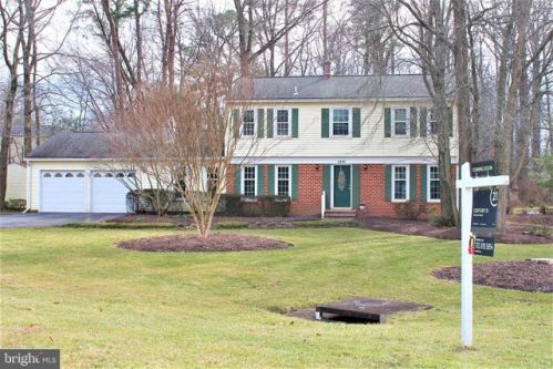 2305 Rosedown Dr, Herndon, VA 20191-1631
