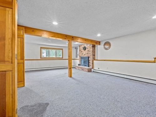 7 Lena Dr, Uncasville CT  exterior