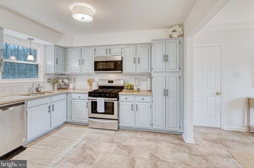 13931 Ruler Ct, Woodbridge VA  22193-3733 exterior