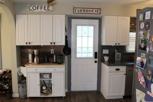 35 Hartford St, North Lindenhurst NY  11757-3843 exterior