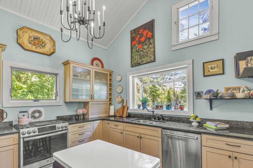 21 Chestnut St, Rhinebeck NY  12572-1516 exterior