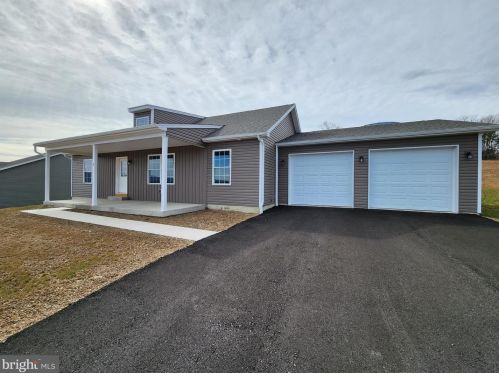 8 Hillside Vista Dr, Lincoln Colliery, PA 17963-1158