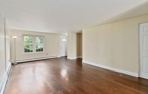 18 Eagle Dr, Salem, NH 03079-4316
