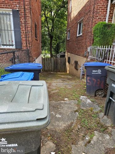 5732 Southern Ave, Washington, DC 20019-6551
