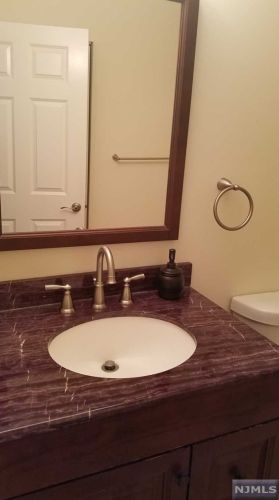 620 Plum Ter, Mahwah NJ  07430-3441 exterior