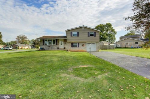 15 Buckthorn Dr, Carlisle, PA 17015-4304