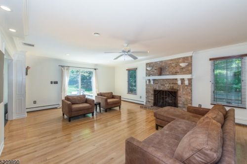 77 Fountain Dr, Skyline Lakes NJ  07456-2406 exterior