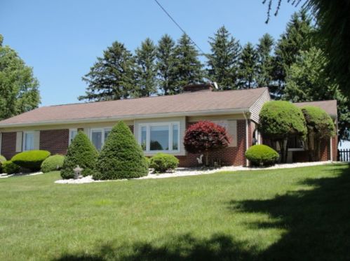 1004 Linden Dr, Jeannette PA  15644-2841 exterior