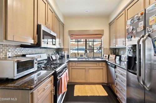 4766 Castello Way, Calabasas CA  91377-5500 exterior