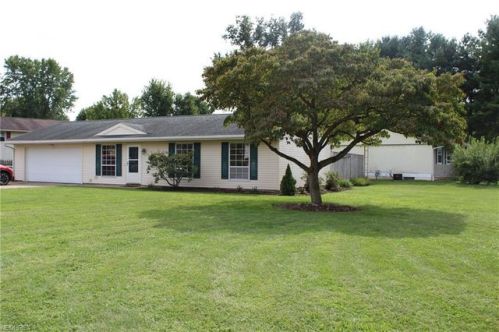 970 Haueter Sq, Bolivar, OH 44612-8825