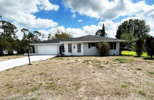 214 Maple Ave, Lehigh Acres, FL 33936-1457