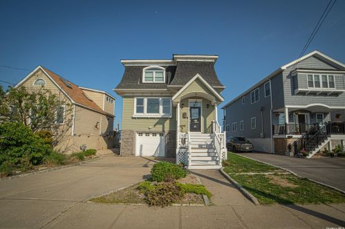 15 Shore Dr, Babylon, NY 11702-4201