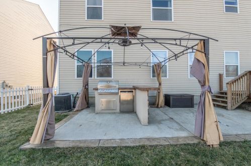 4500 Orangeberry Dr, Darbydale OH  43123-7924 exterior