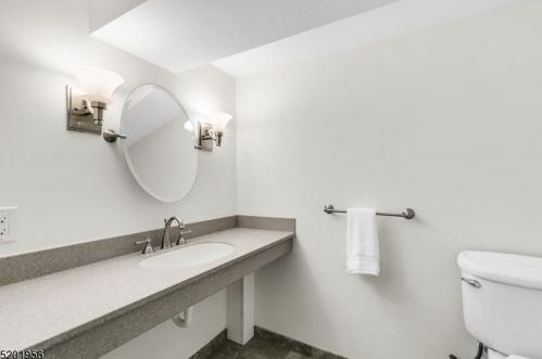 127 Hillside Ave, Bedminster NJ  07921-2516 exterior