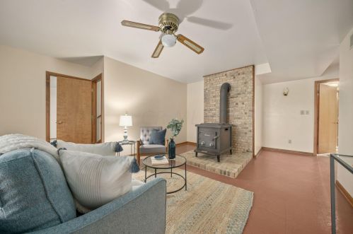 2375 Chickasaw Dr, London OH  43140-9014 exterior