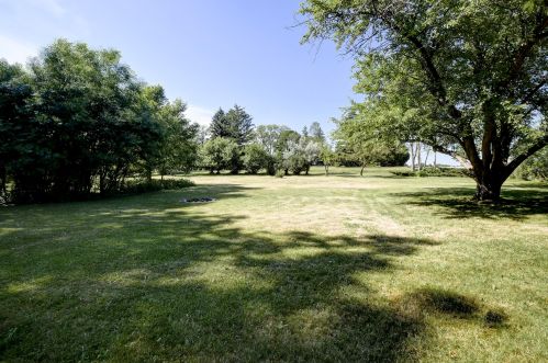 5200 Sunnyside Dr, Thiensville, WI 53092-2037