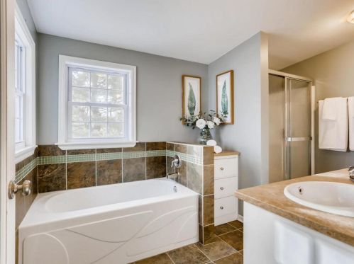 4012 Ewing Ave, Minneapolis MN 55410-1020 exterior