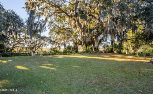 700 Sunset Cir, Beaufort SC  29906-9426 exterior