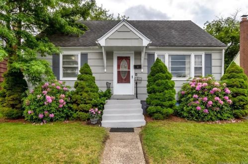 21 Acorn St, New Britain, CT 06051-1330