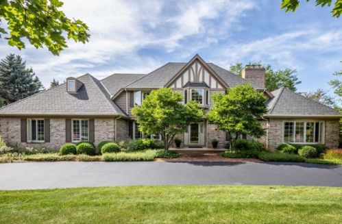 10227 Waterleaf Dr, Thiensville, WI 53092-6150