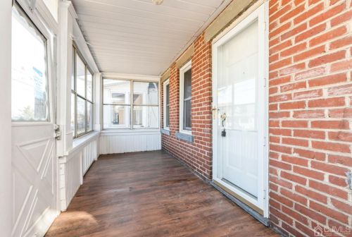 149 Grove Ave, Woodbridge, NJ 07095-3016