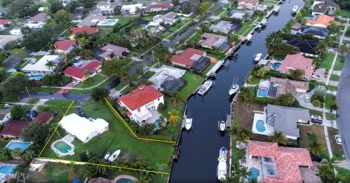 2058 Radnor Ct, West Palm Beach, FL 33408-2158