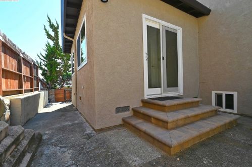 2400 Prosperity Way, San Leandro CA  94578-1124 exterior
