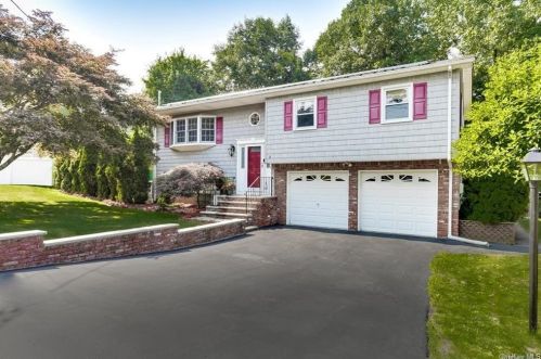 3 Hickory Ln, Garnerville, NY 10923-1905